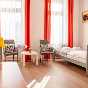 city-studio-apartment-for-2-near-sonnenallee.find-berlin-hotels.com/